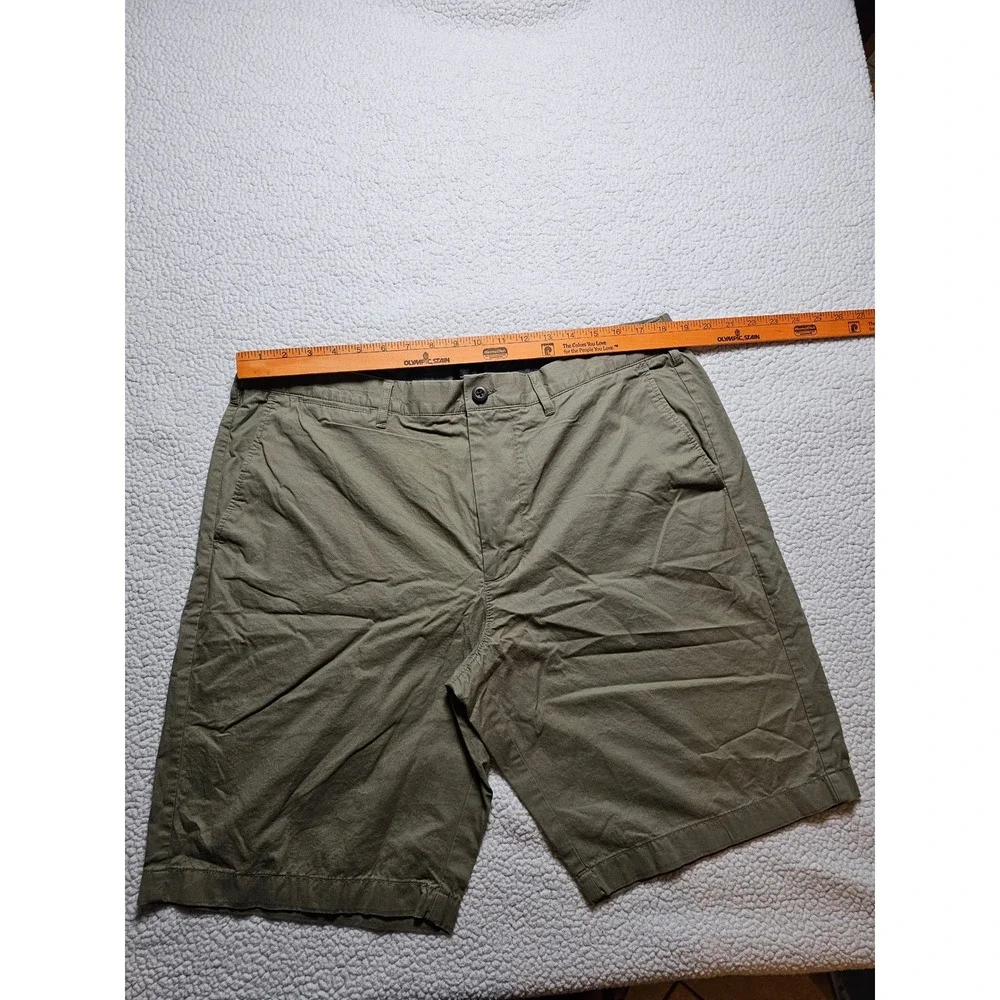 J.Crew Re-Imagined Mens Olive Green Stretch Chino Shorts 38 x 10.5 Flat Front